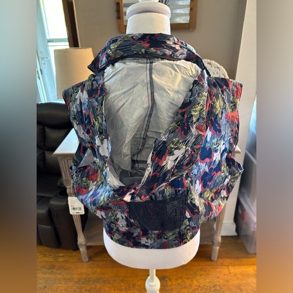 NWT FP Movement Off The Grid Printed Vest in Supernova Floral - Picture 8 of 15